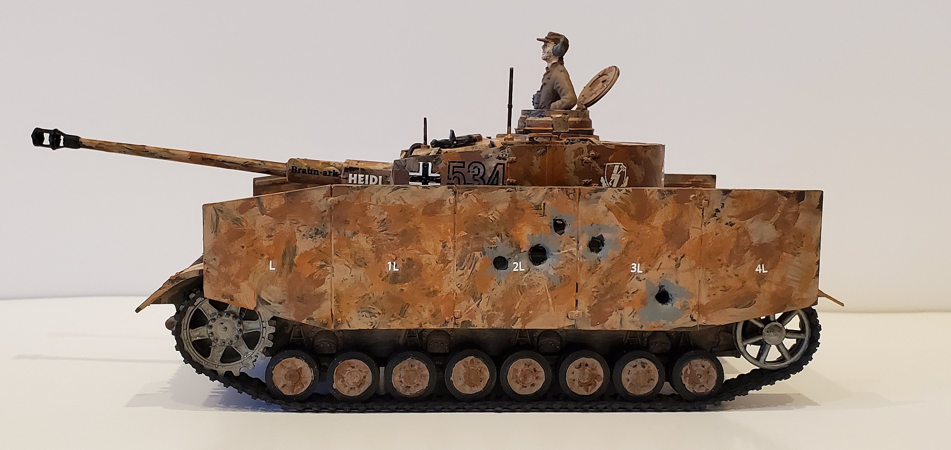 Panzer IV Plastic Model Tank Kit 1/32 Scale 857861 pictures