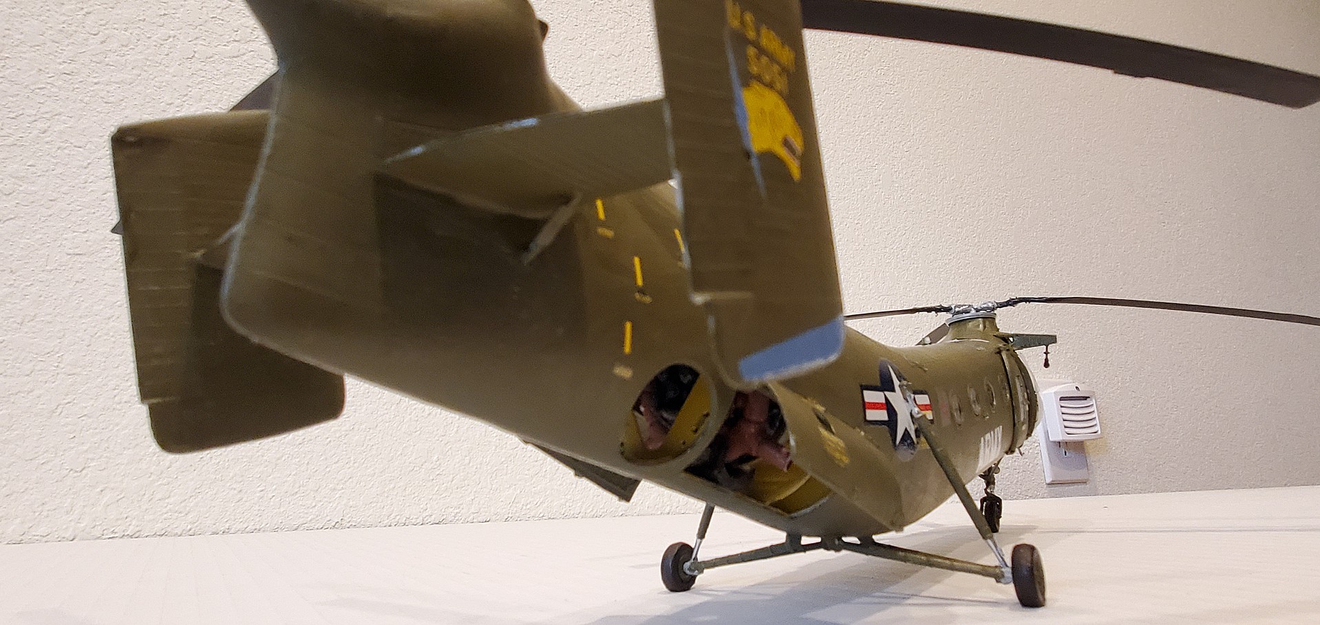 H21 Shawnee Flying Banana Plastic Model Helicopter Kit 1/48