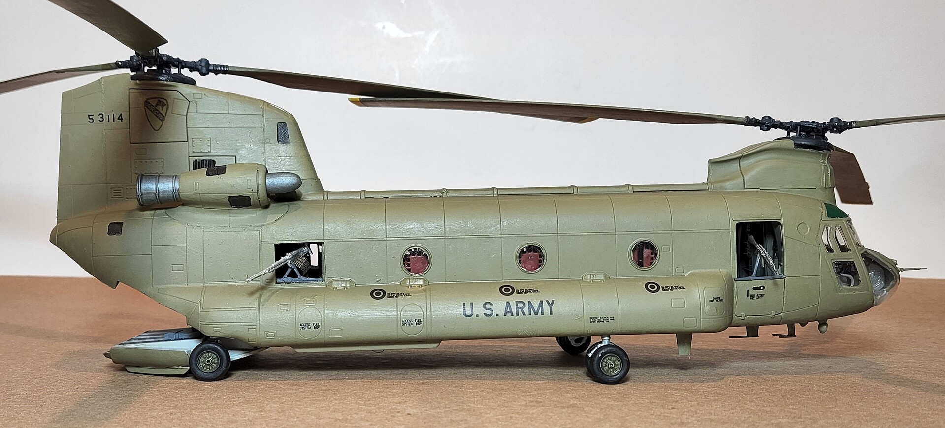 Chinook HC.1/CH47D Plastic Model Helicopter Kit 1/48 Scale