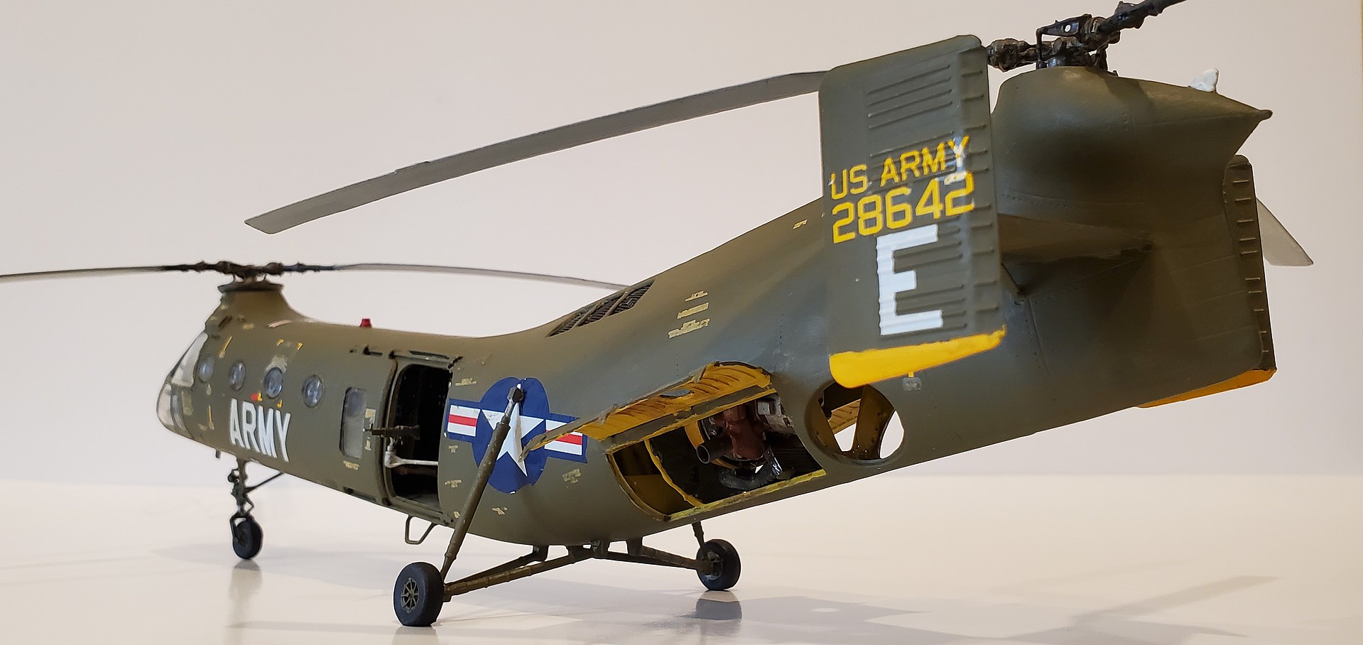 H21C Shawnee Banana Gunship Helicopter Plastic Model Helicopter Kit