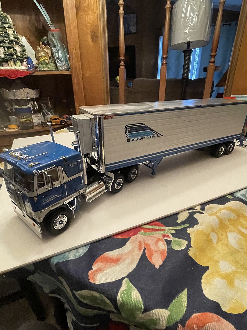 AMT Great Dane 40' Reefer Trailer C Plastic Model Truck Vehicle