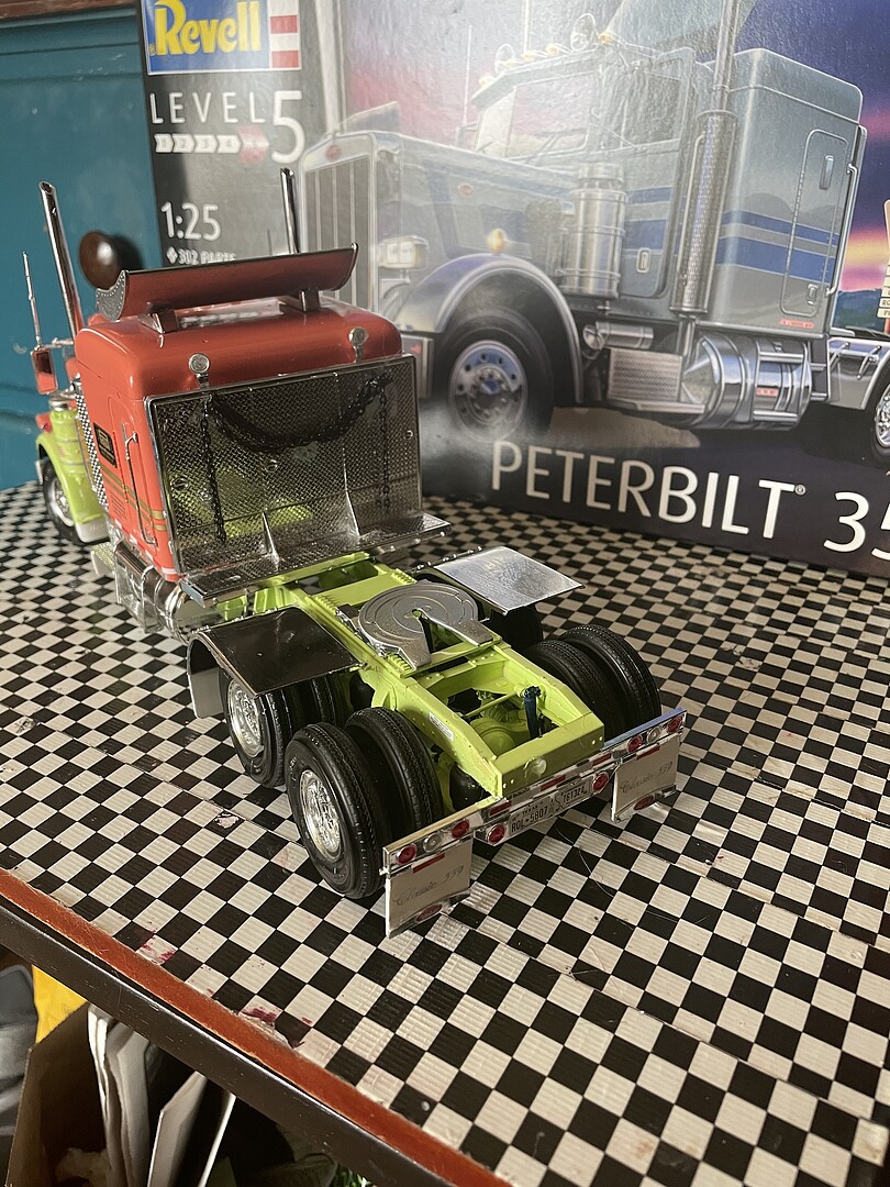 Revell Peterbilt 359 Model Kit