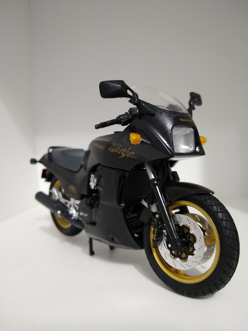 Kawasaki  GPZ900R Ninja 2002 motorcycle AOSHIMA 1/12 plastic model kit 42878 