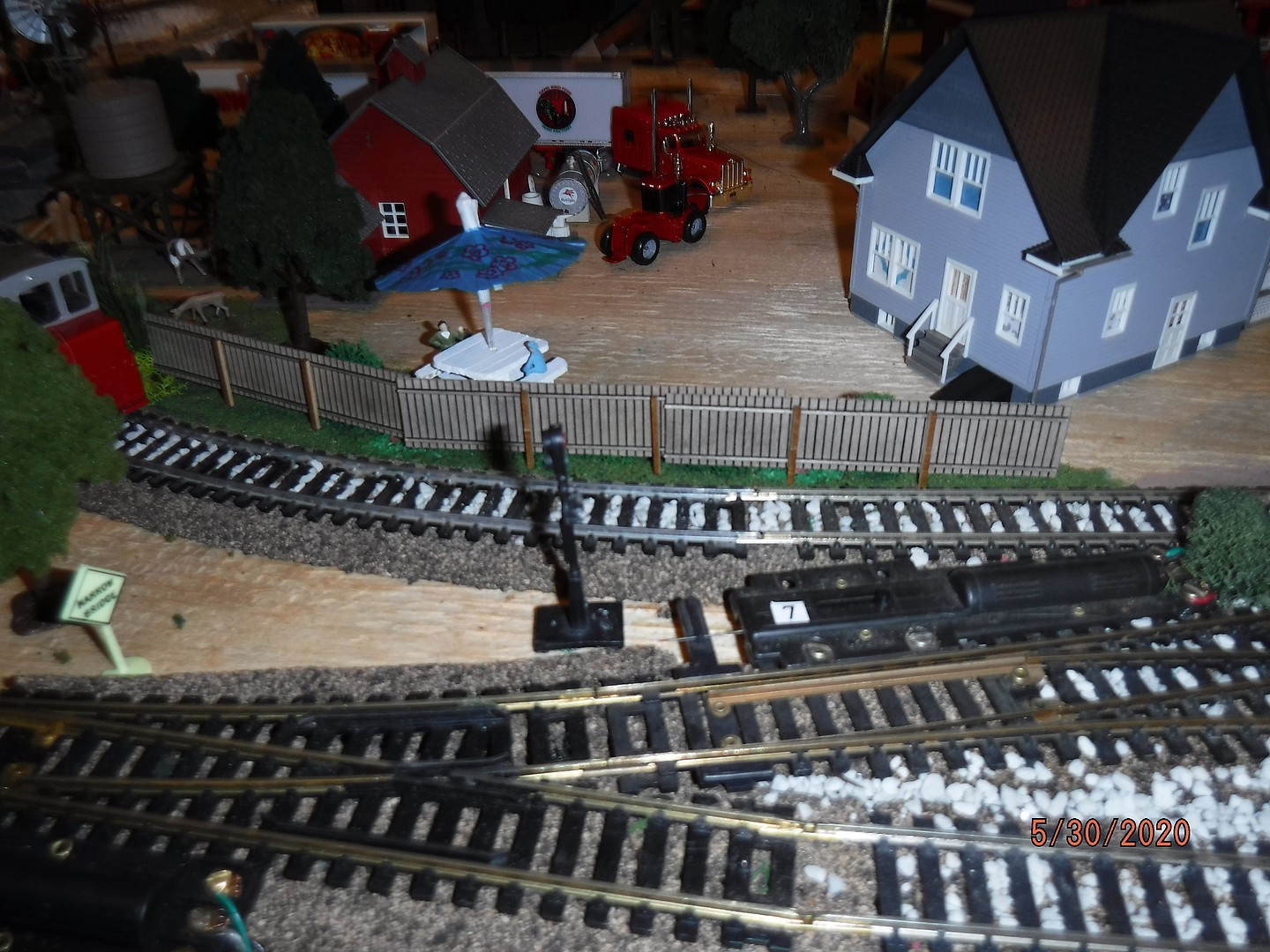 Wood Privacy Fence Kit 120 Scale Feet Total HO Scale Model