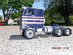 Peterbilt 352 Pacemaker Cabover