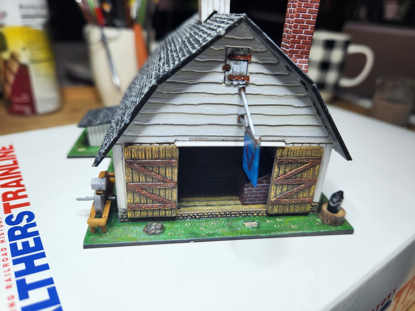 931-902  -  Old Country Barn Kit - HO Scale main image 0