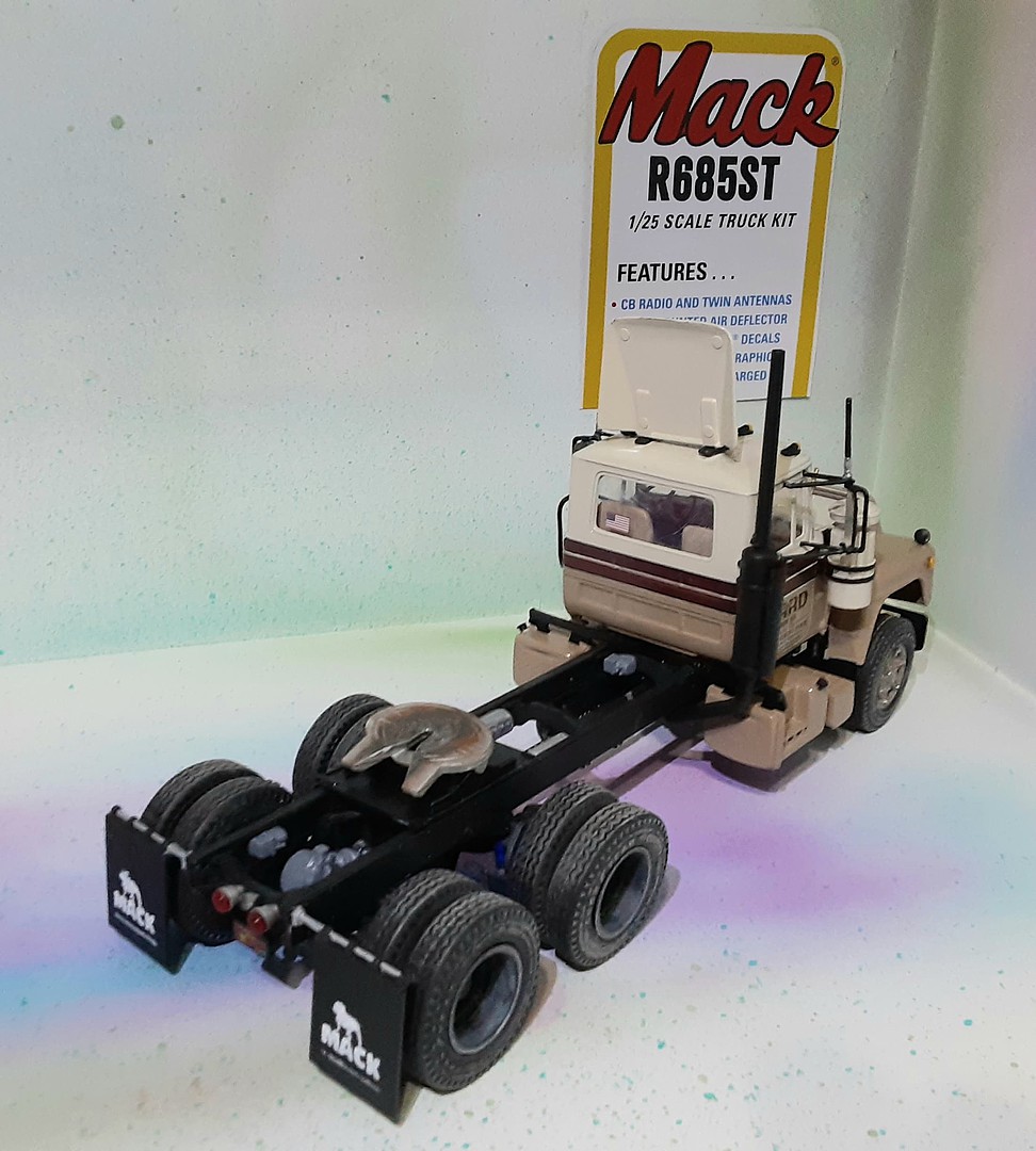 1039 for sale online AMT 1:25 Mack R685ST Semi Tractor Toy 