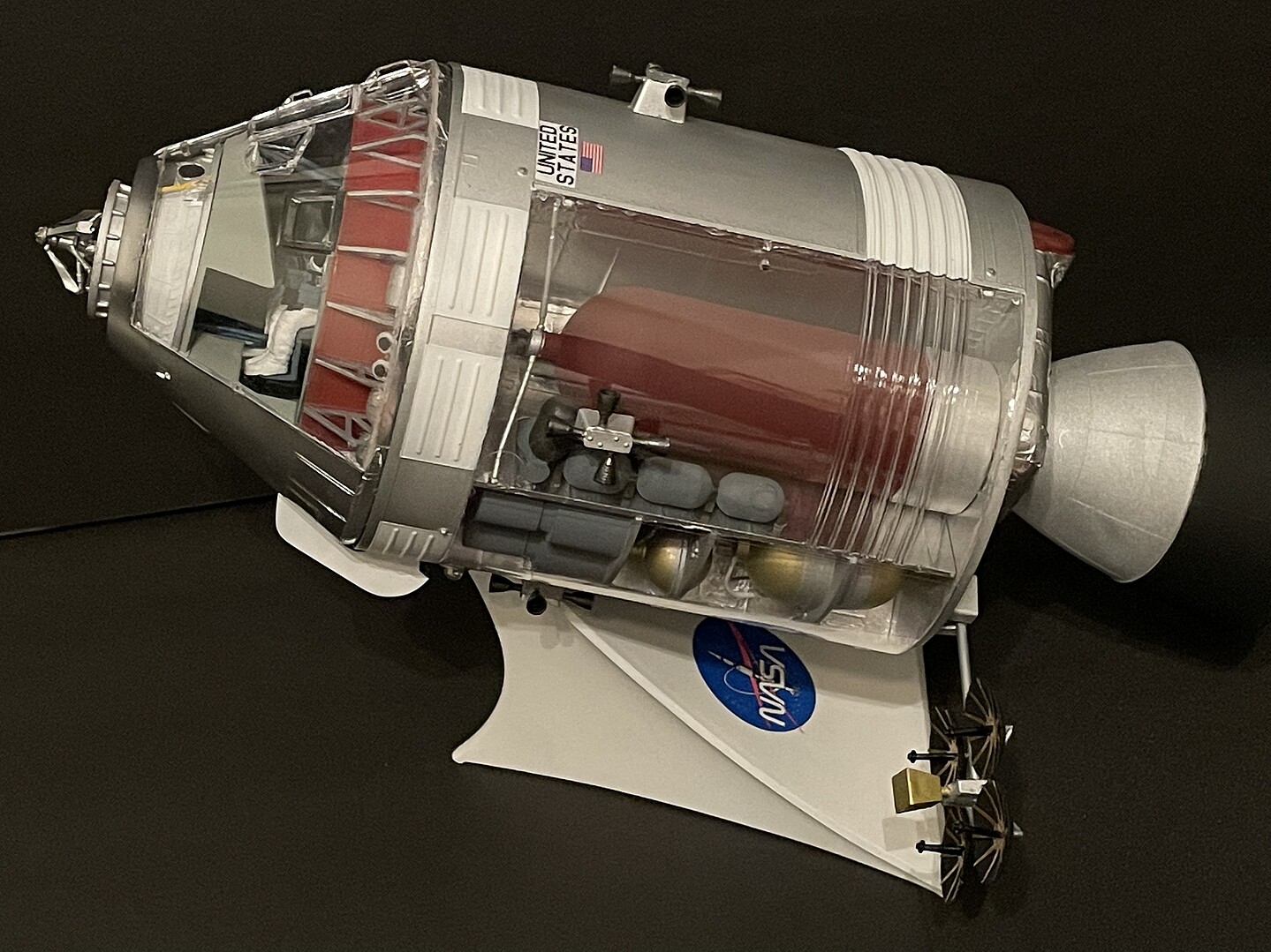 Apollo 11 Spacecraft w/Interior 50th Anniversary Plastic Model Kit 1/32 Scale 3703