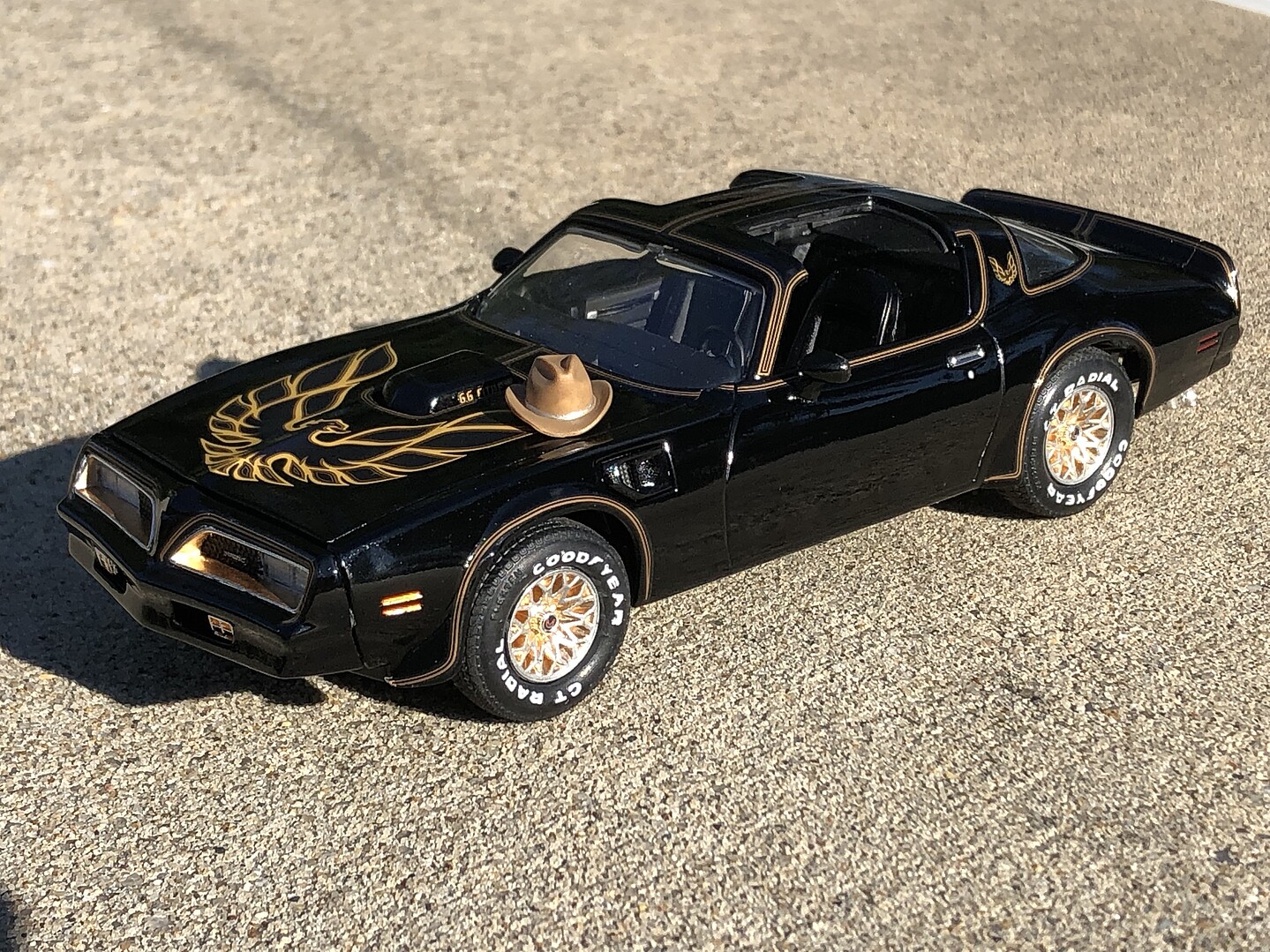 912982_4