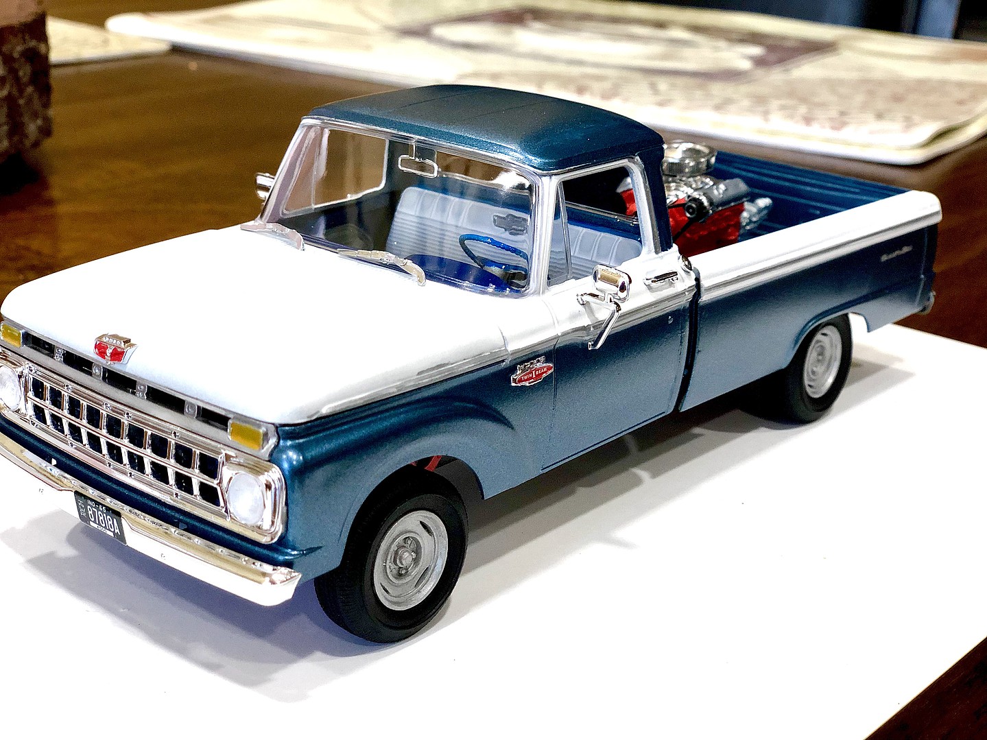 1965 Ford Custom Cab Pickup Truck -- Plastic Model Vehicle Kit -- 1/25