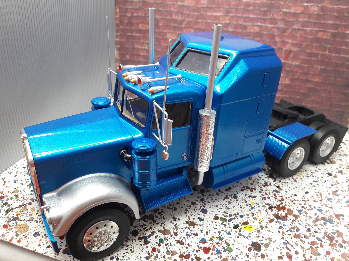 Kenworth W900 -- Plastic Model Truck Kit -- 1/25 Scale -- #851507 ...