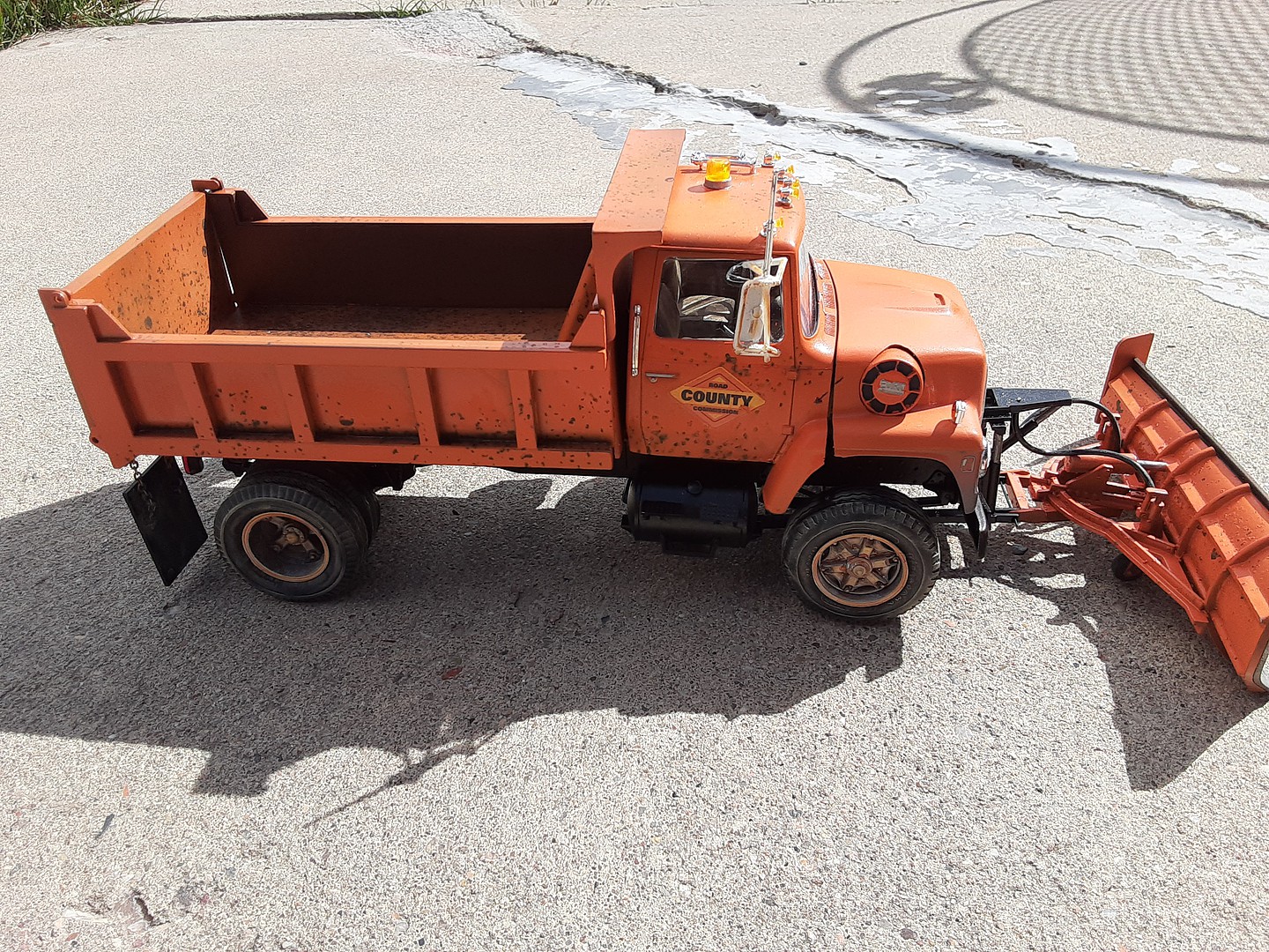 Ford LNT8000 Snow Plow Plastic Model Truck Vehicle Kit 1/25