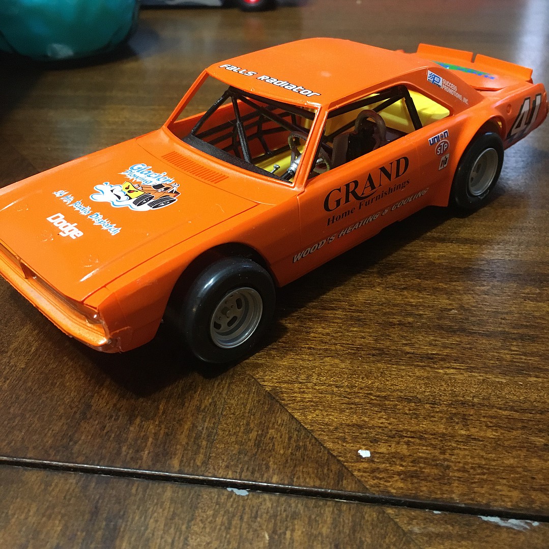 PLYMOUTH VALIANT Plastic Model Car Vehicle Kit 1/25 Scale