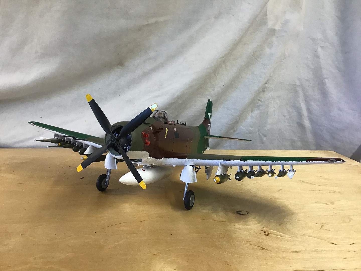A1j Ad7 Skyraider Aircraft Plastic Model Airplane Kit 1 32 Scale | Free ...