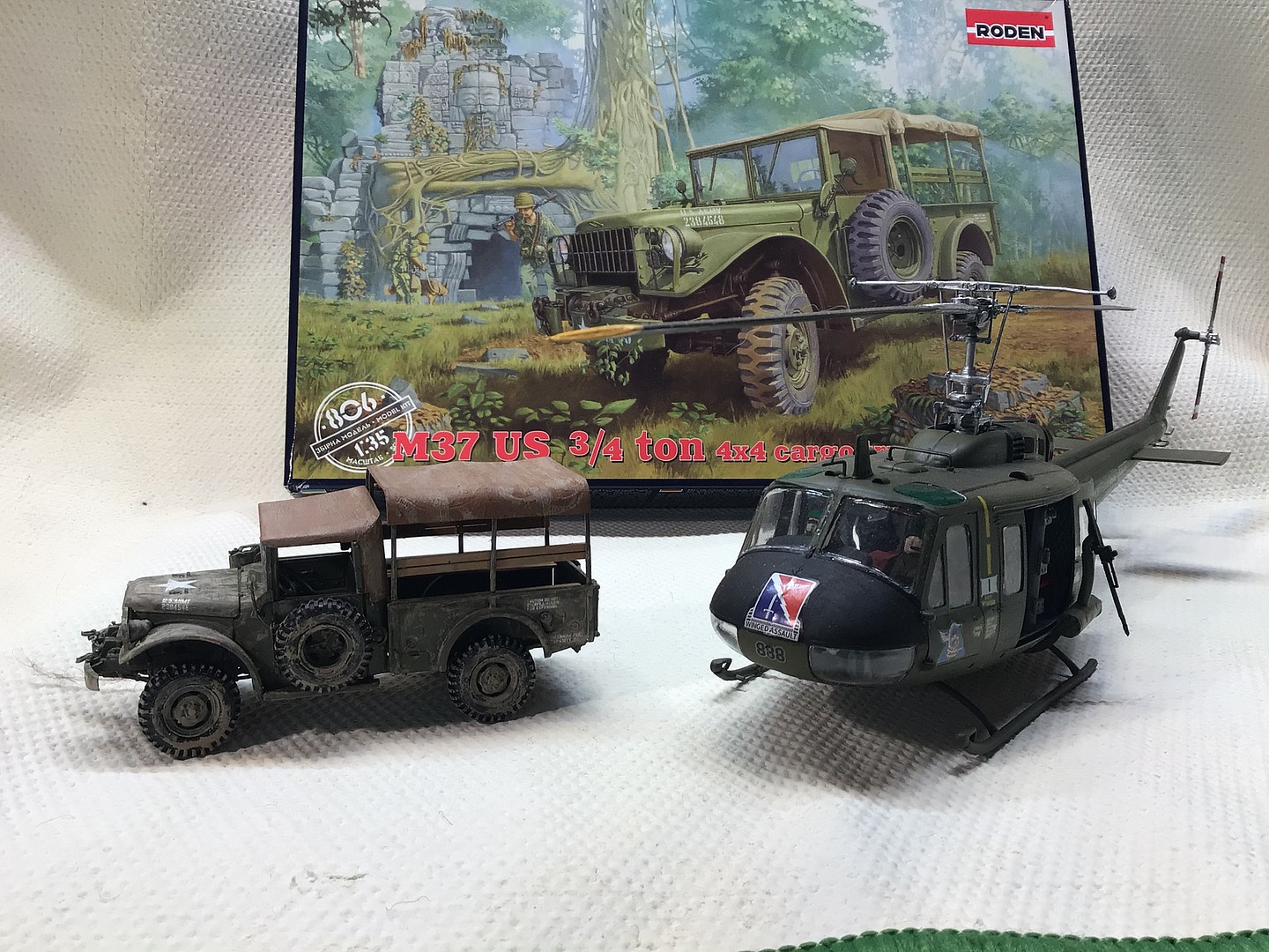 Roden M37 US 3/4 Ton 4x4 Cargo Truck Plastic Model Military