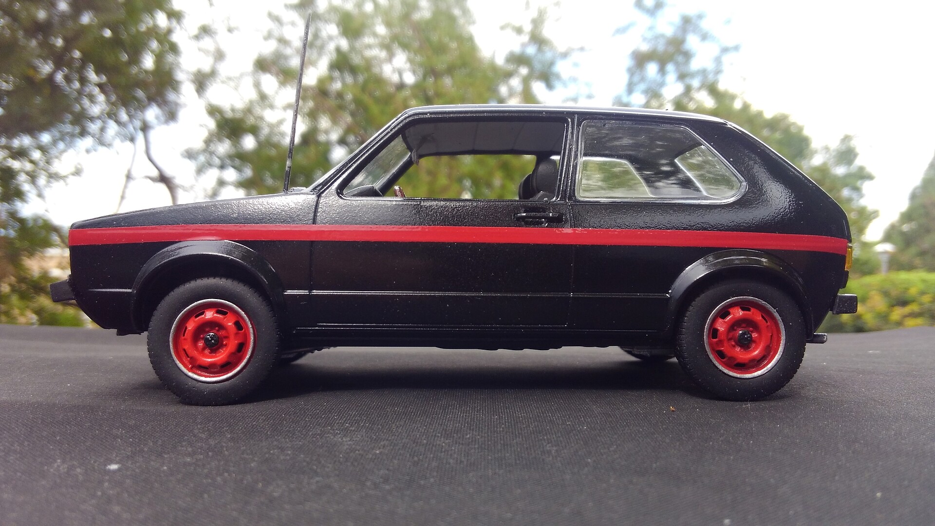 VW Golf 1 GTI Plastic Model Car Kit 1/24 Scale 07072 pictures