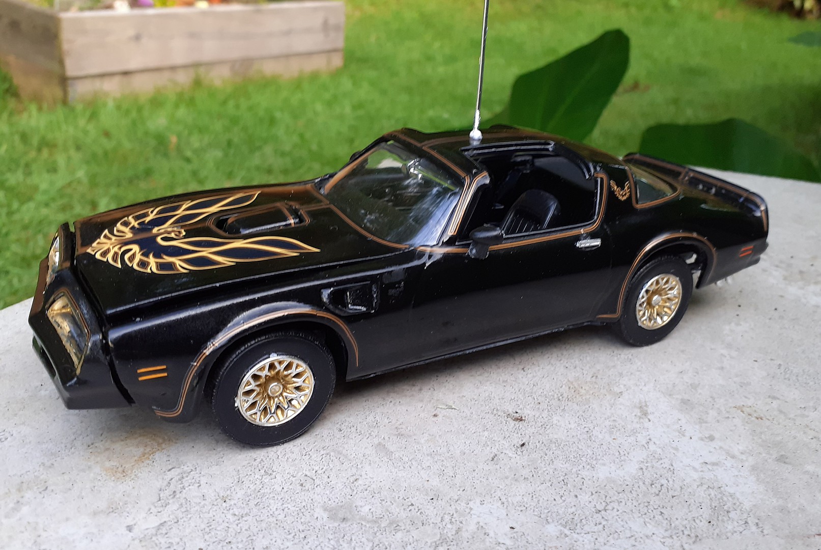 Smokey and the Bandit 1977 Firebird Plastic Model Car Kit 1/25