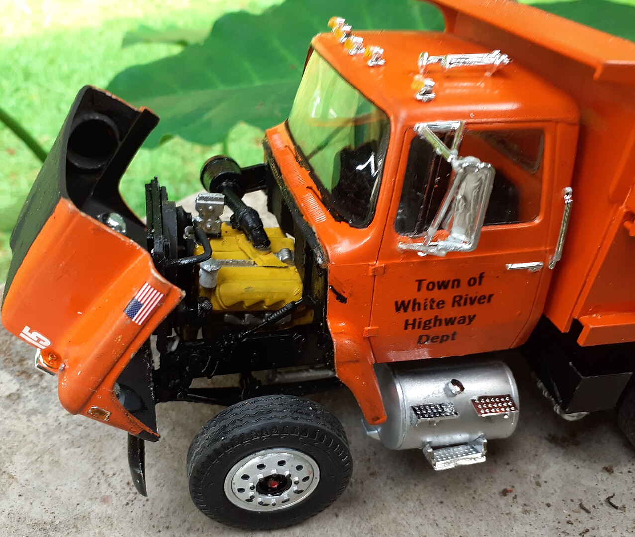 Ford LNT8000 Snow Plow Plastic Model Truck Vehicle Kit 1/25