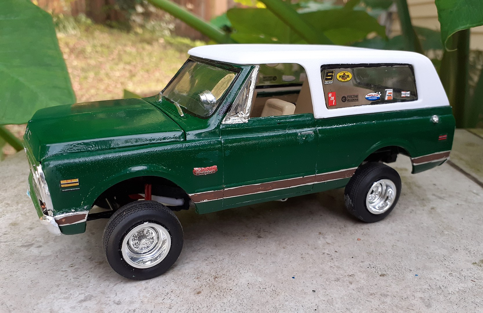 AMT 1/25 Scale AMT1219 1972 GMC Jimmy Model Kit for sale online 