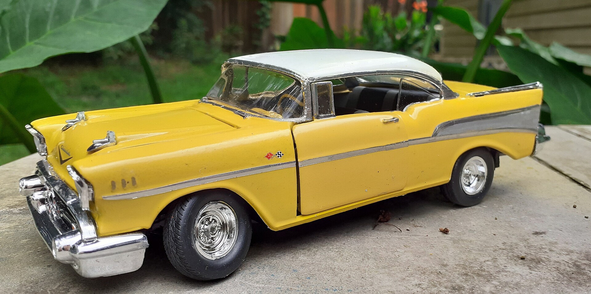 1957-chevy-bel-air-hardtop-plastic-model-car-kit-1-25-scale