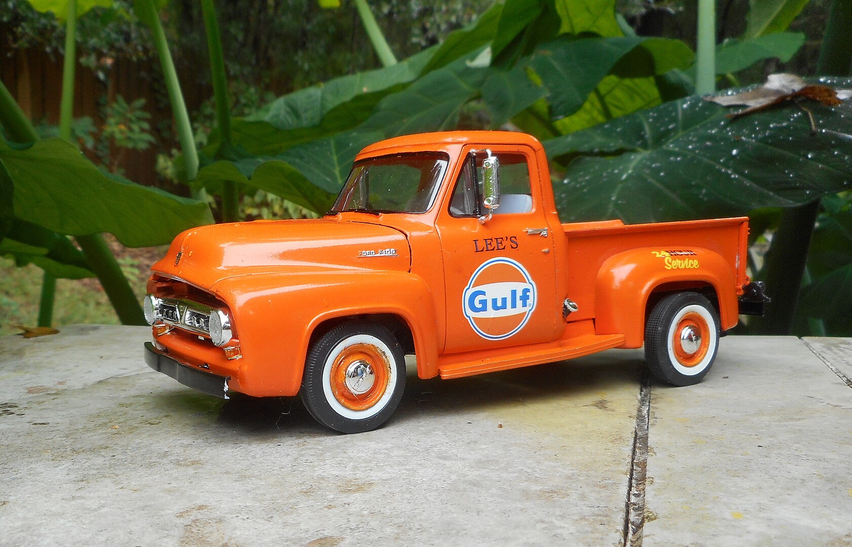 Gulf 1953 Ford Truck w/Modified Stocker Hauler -- Plastic Model Truck ...