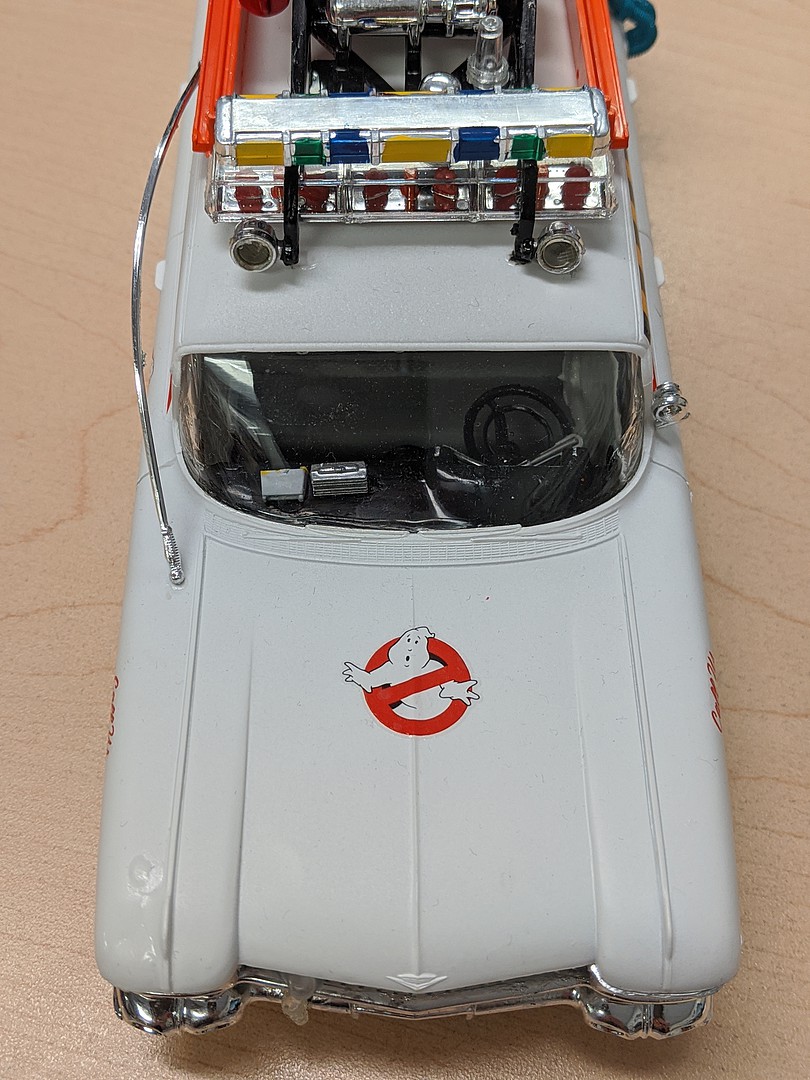 Ghostbuster Ecto-1 Vehicle (Snap) -- Plastic Model Car Kit -- 1/25 ...