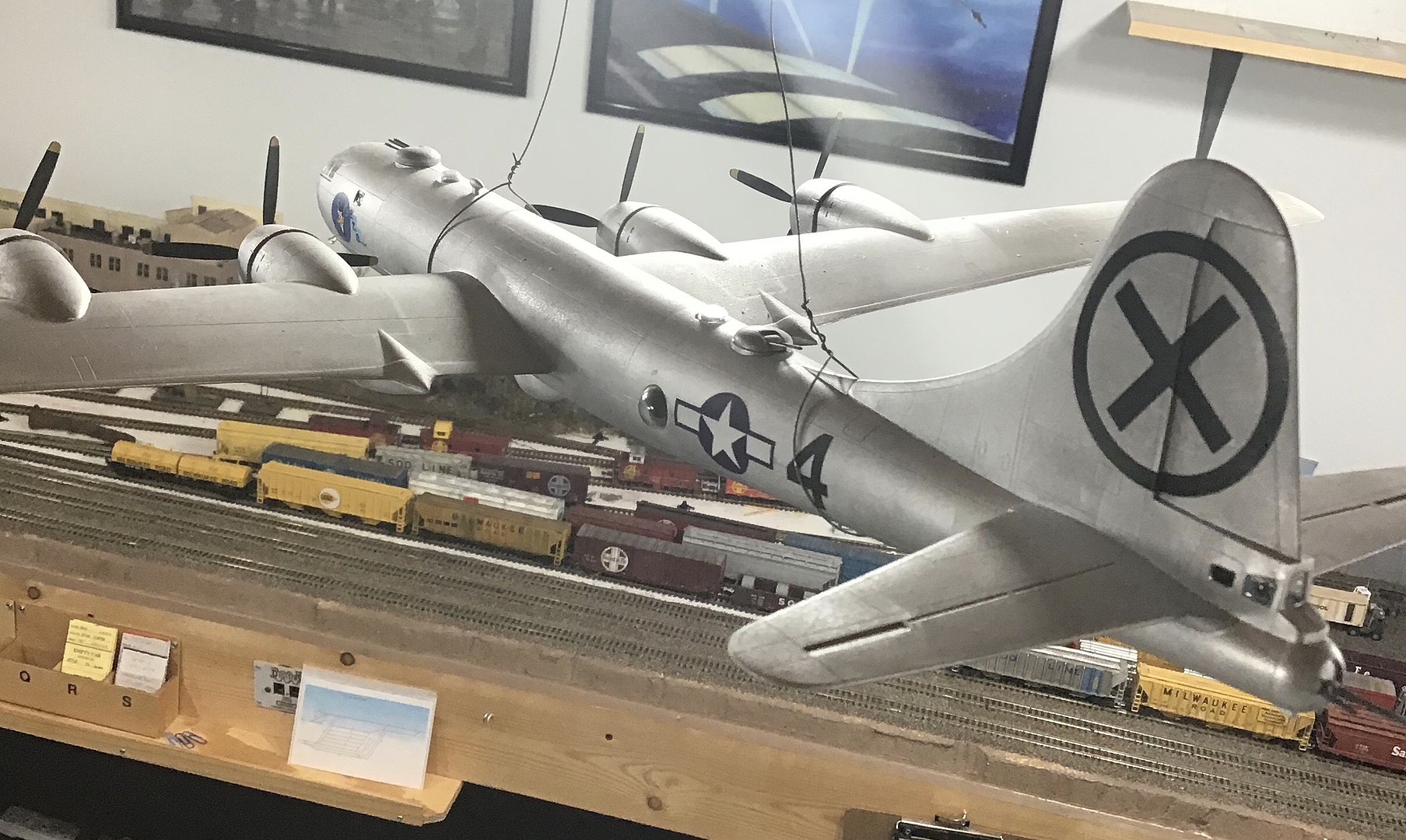 what model plane was the enola gay