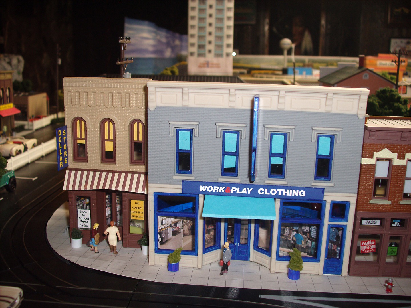 Pam's Pet Shop Woodland Scenics DPM Landmark Structures(R) HO Scale Model Building