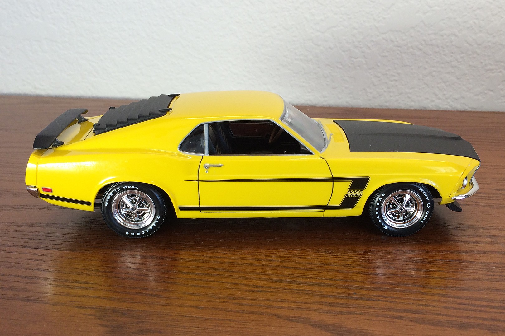 1969 Boss 32 Mustang -- Plastic Model Car Kit -- 1/25 Scale -- #854313 ...