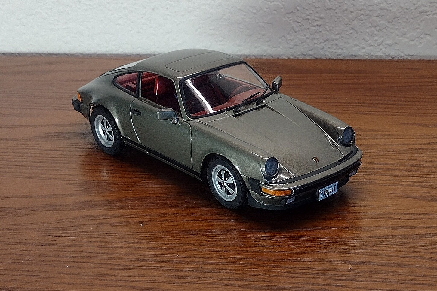 1/24 Porsche 911G Carrera 3.2 Coupe with Paint/Glue – Hobby