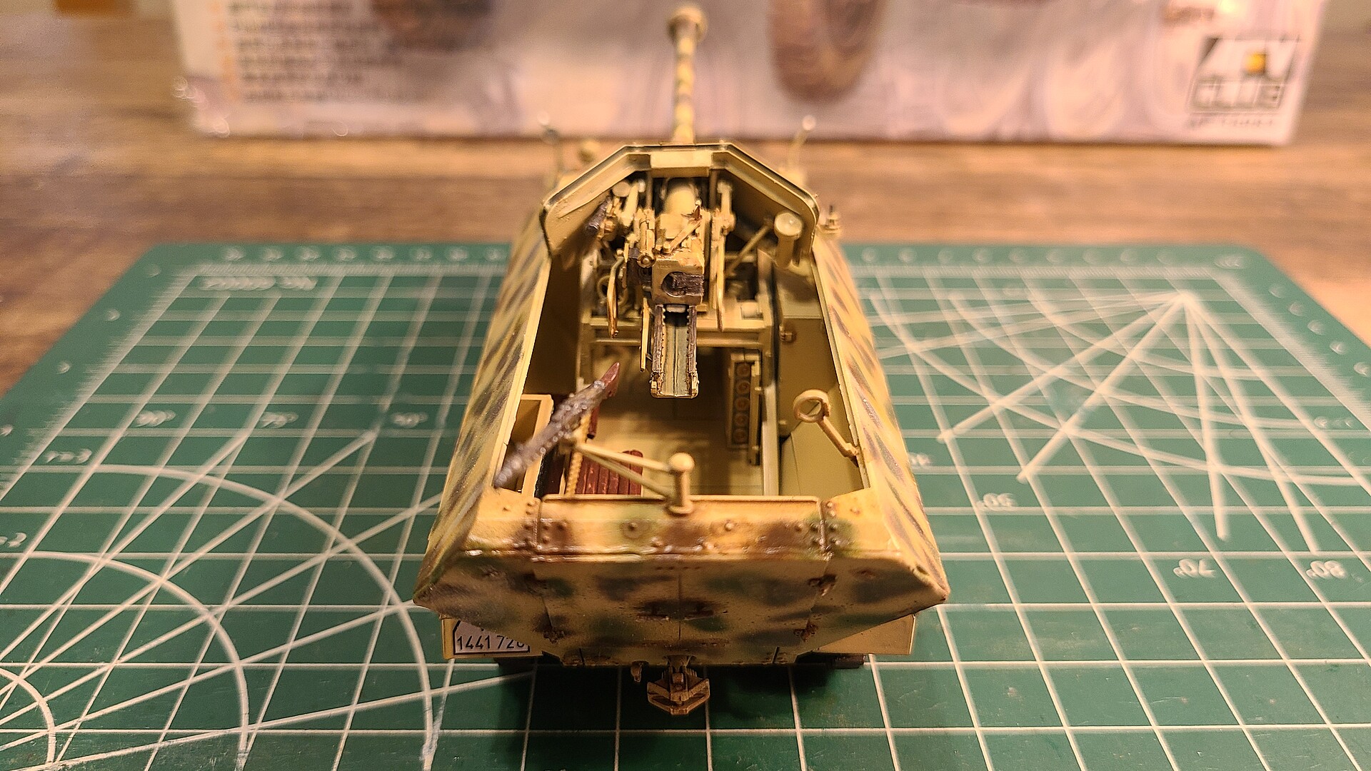 sdkfz-251-22-ausf-d-halftrack-plastic-model-halftrack-kit-1-35