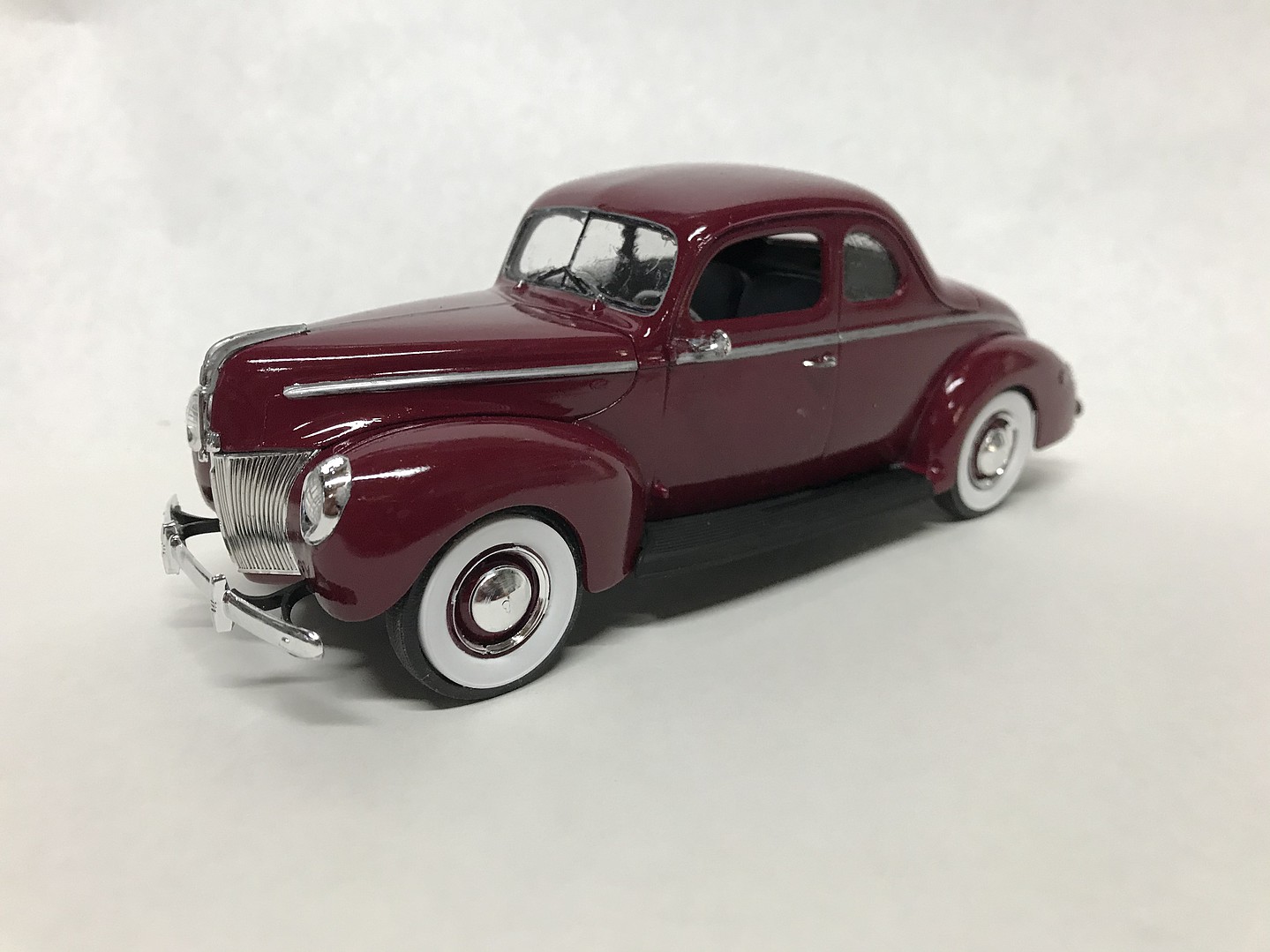 1940 Ford Standard Coupe -- Plastic Model Car Kit -- 1/25 Scale ...