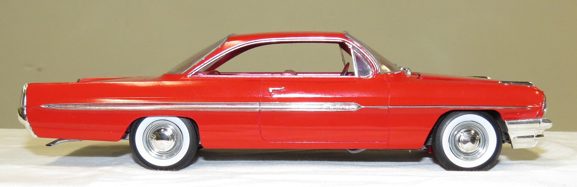 1961 Pontiac Ventura SD Plastic Model Car Kit 1 25 Scale 1211