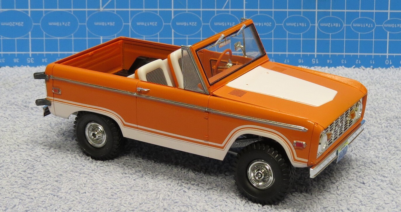 Ford Bronco Half Cab w/ Dune Buggy Trailer 1/25 Scale Model Kit