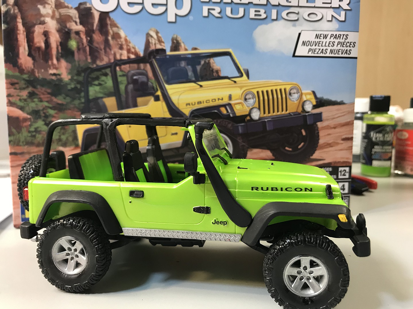 Jeep Wrangler Rubicon -- Plastic Model Jeep Kit -- 1/25 Scale -- #4501  pictures by wes1967