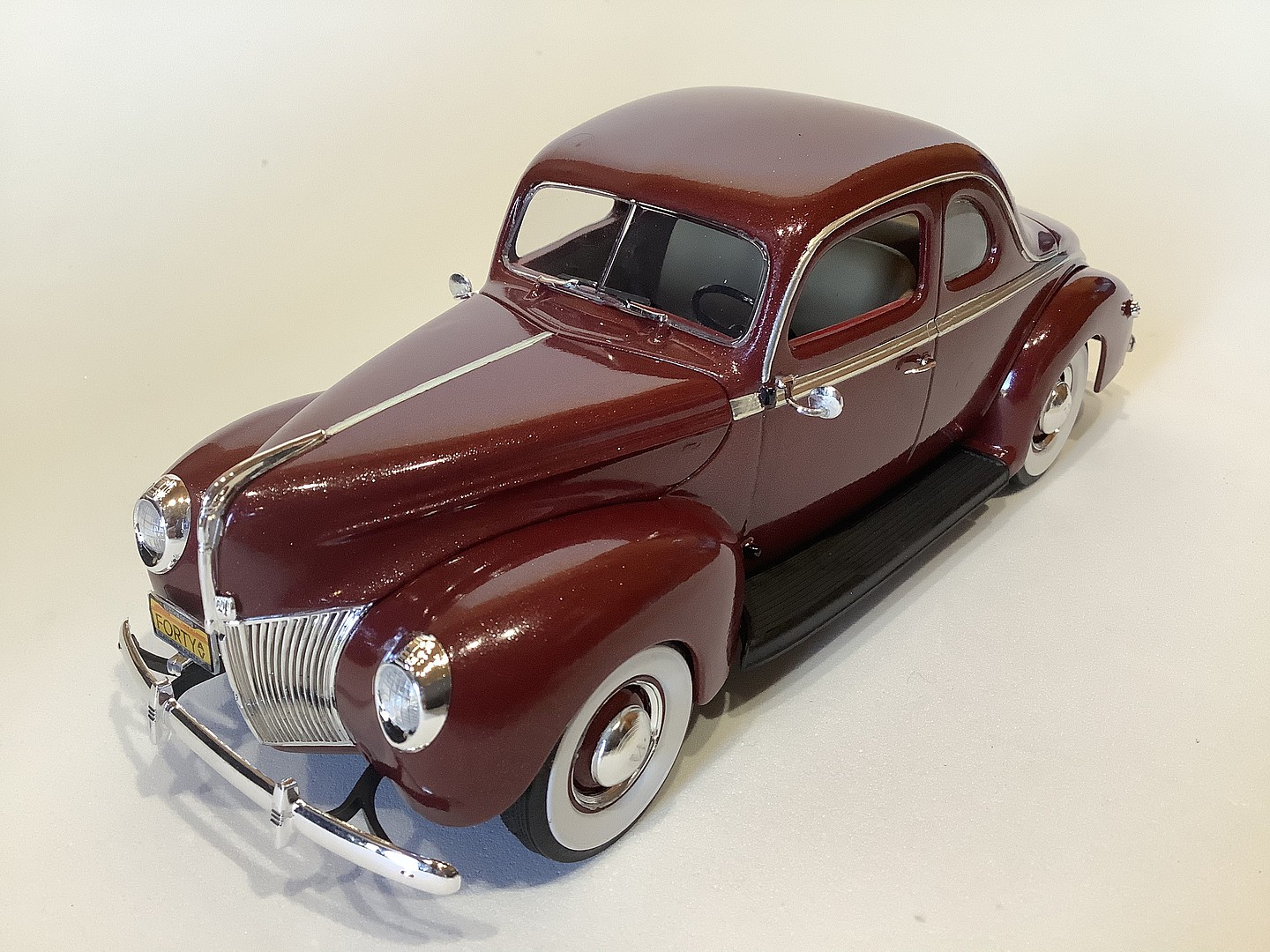 1940 Ford Standard Coupe -- Plastic Model Car Kit -- 1/25 Scale ...