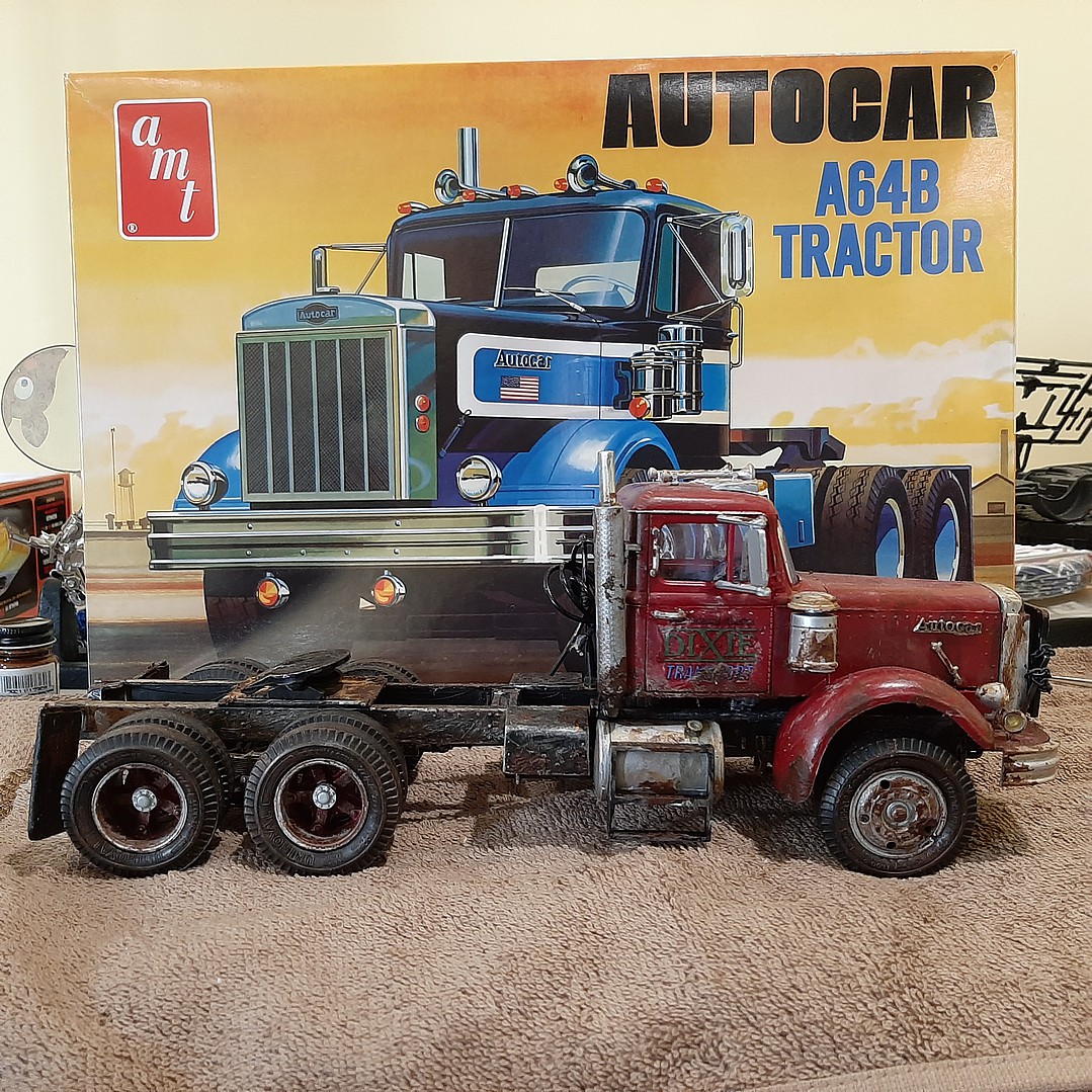 R2AMT1099 AMT Autocar A64B Semi Tractor 1:25 Scale Model Kit 