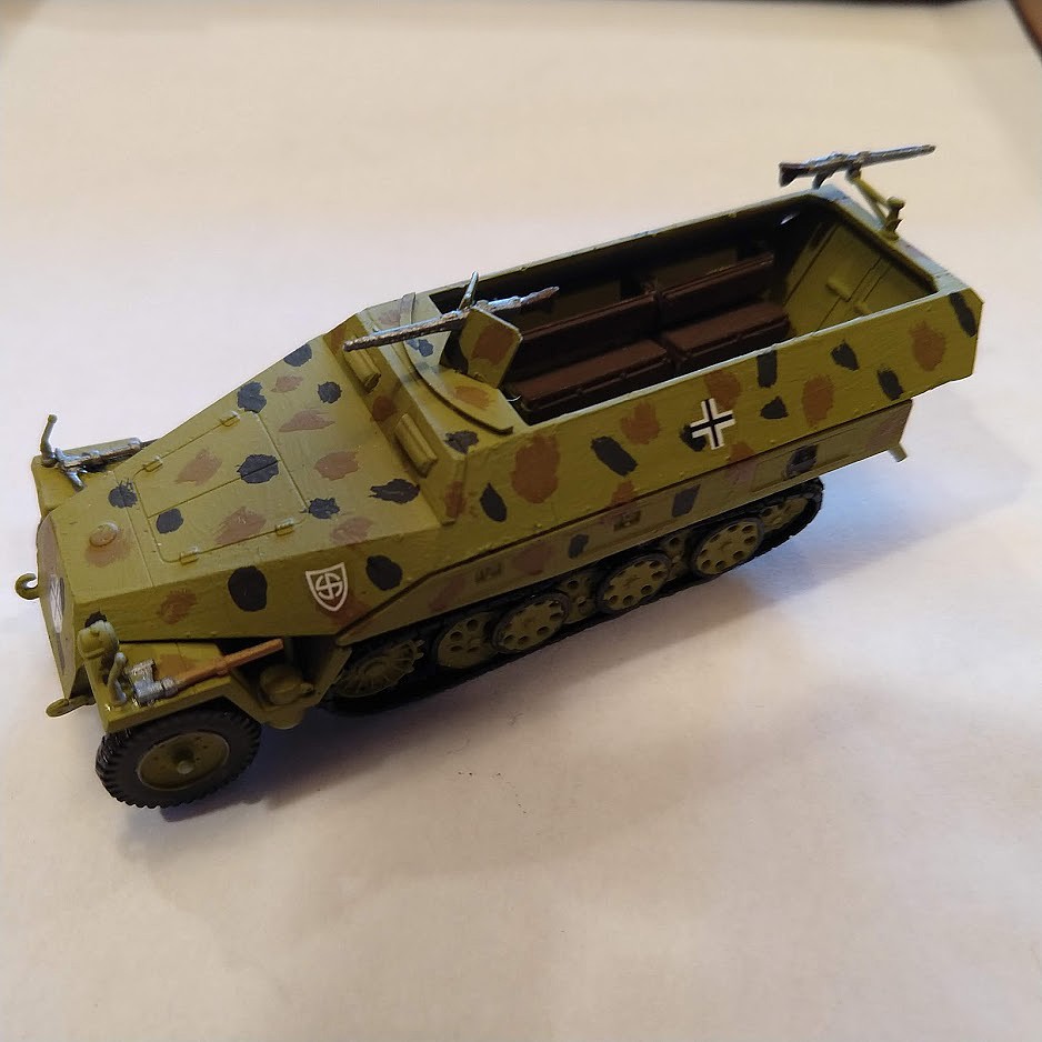 Sd.Kfz. 251/1 Ausf D Armored Half-Track -- Plastic Model Halftrack Kit ...