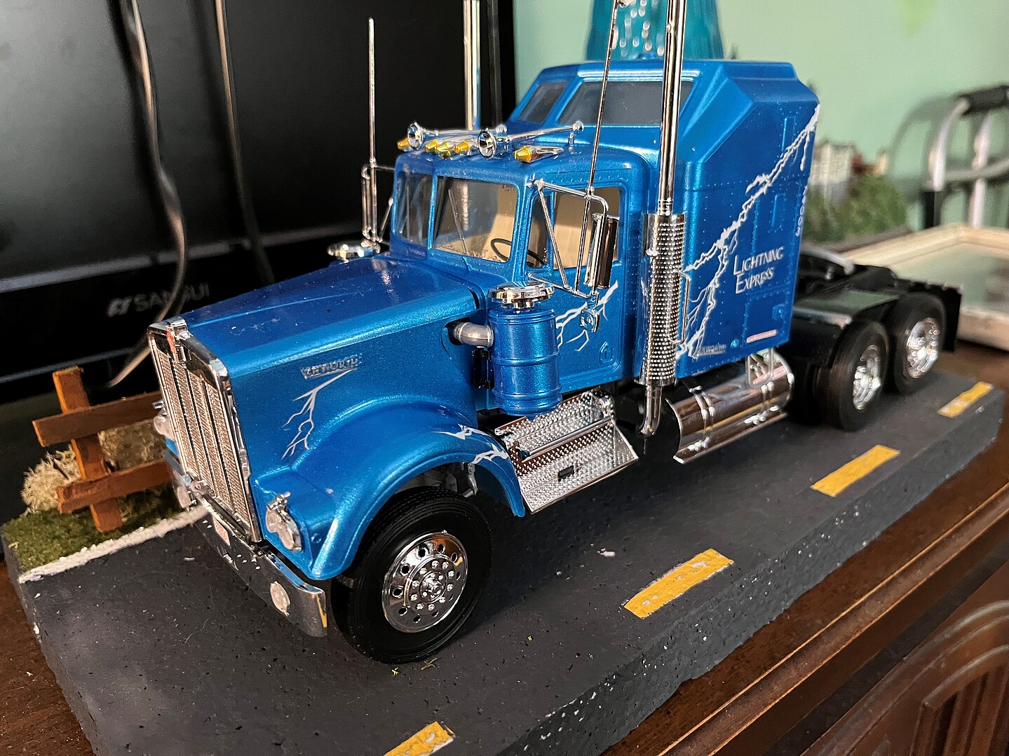 Kenworth W900 Plastic Model Truck Kit 1/25 Scale 851507