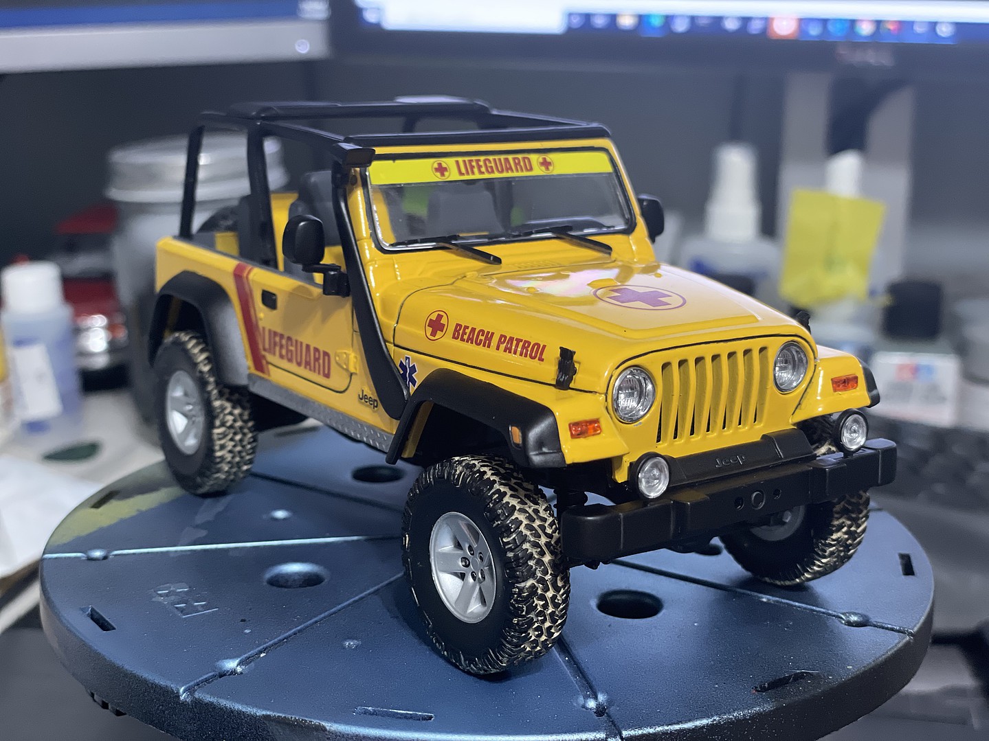Jeep Wrangler Rubicon Plastic Model Jeep Kit 1/25 Scale 4501