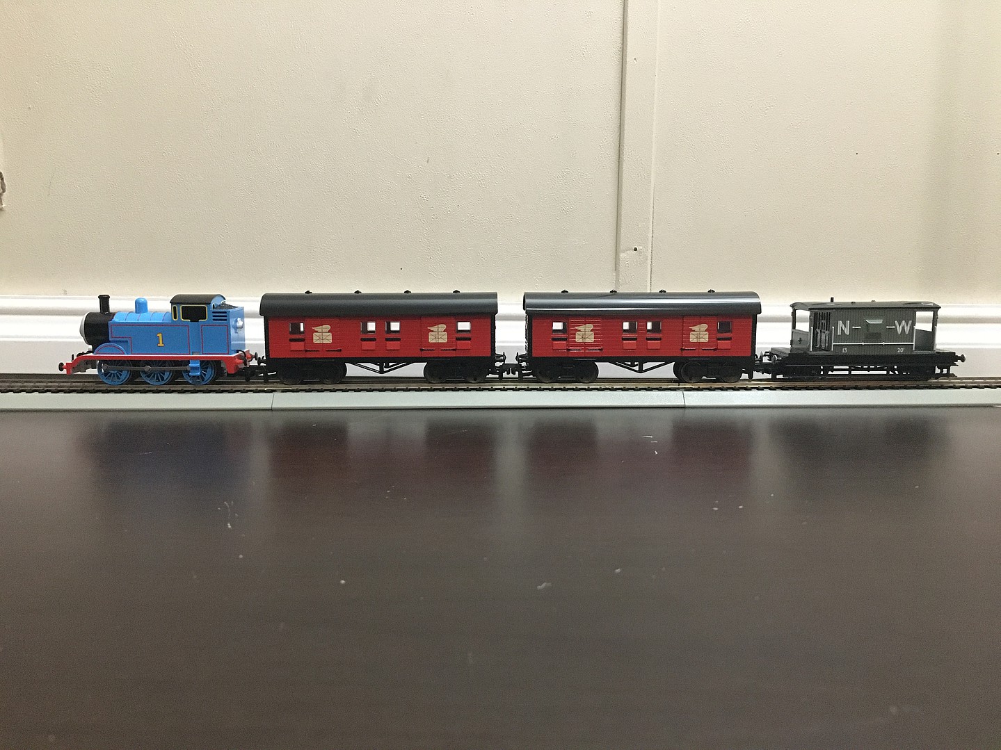 Thomas Mail Car HO Scale ThomastheTank Electric Car 76040