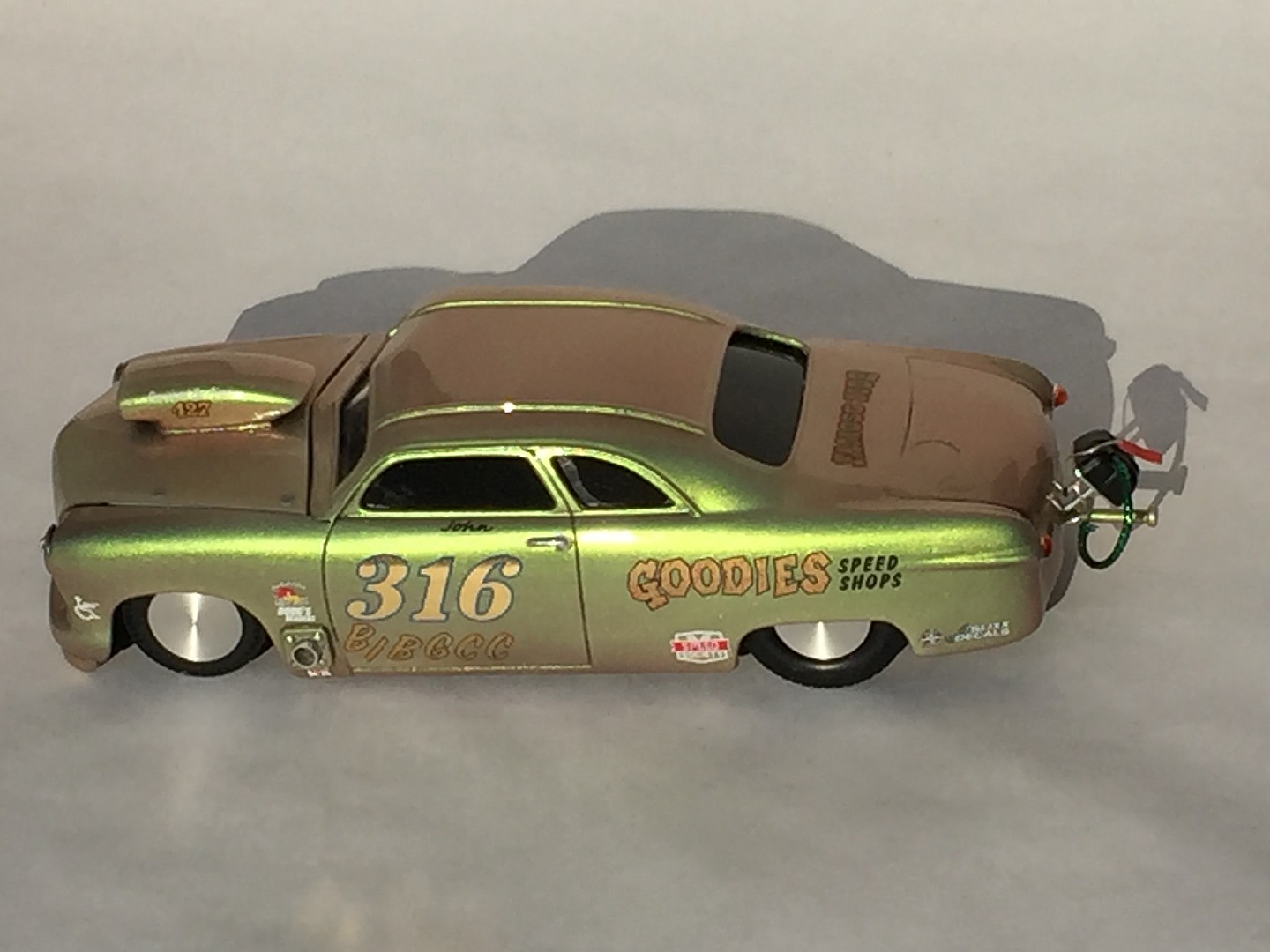 1950 Ford Convertible Plastic Model Car Kit 1/25 Scale 929