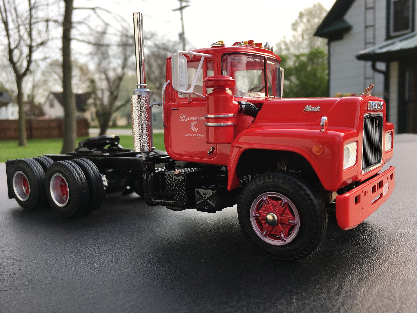 Mack R685ST Semi Tractor -- Plastic Model Truck Kit -- 1/25 -- #1039-06 ...