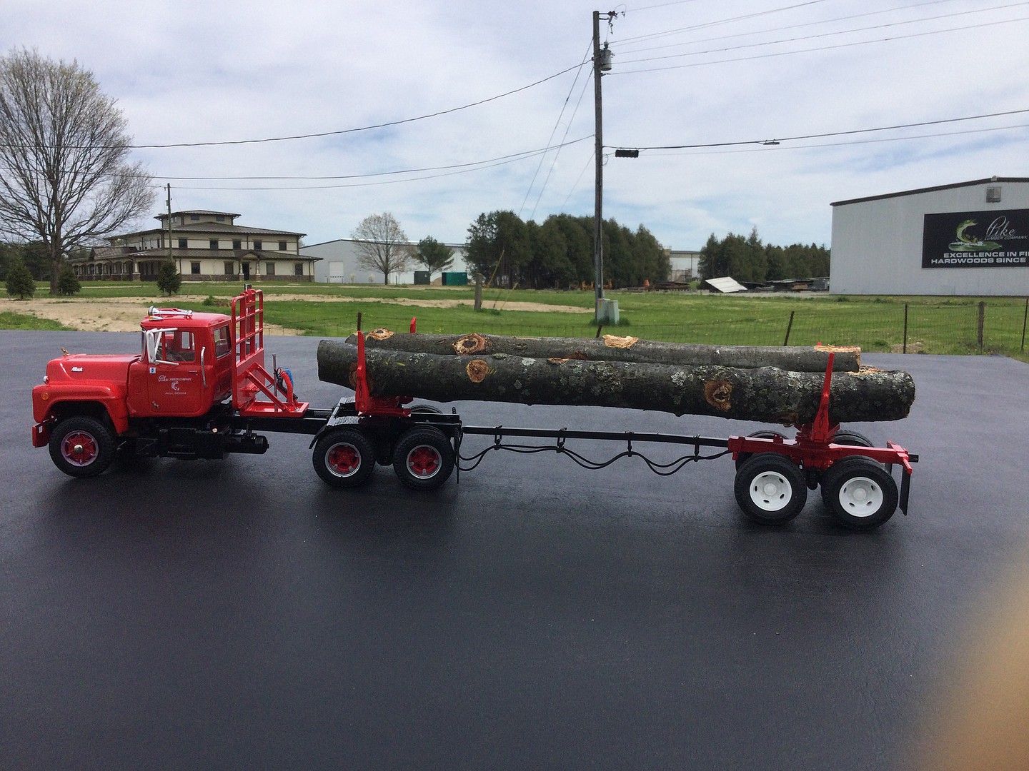 Mack R685ST Semi Tractor Pictures