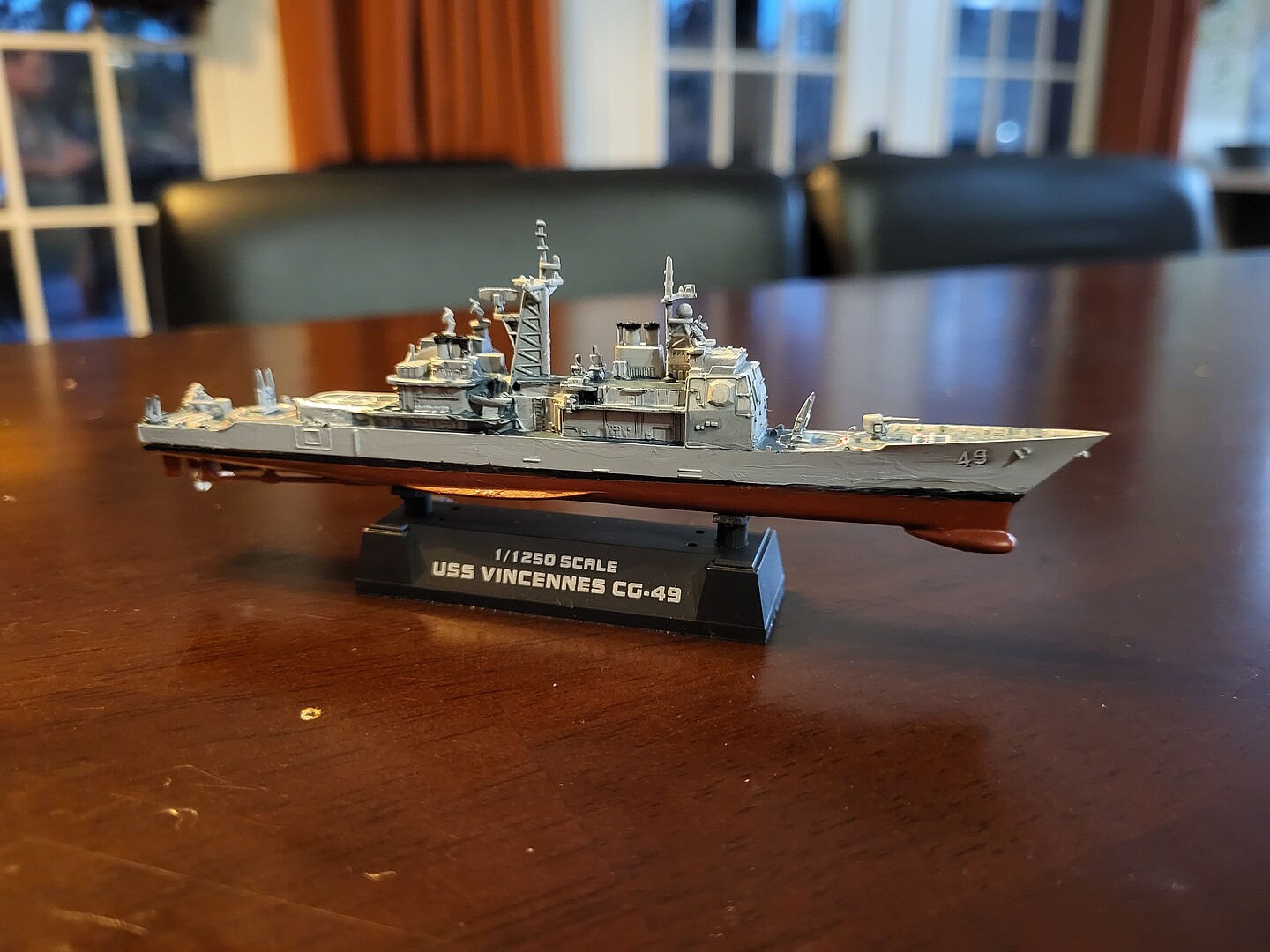 Uss vincennes cg 49 plastic model military ship kit 1 1250 scale