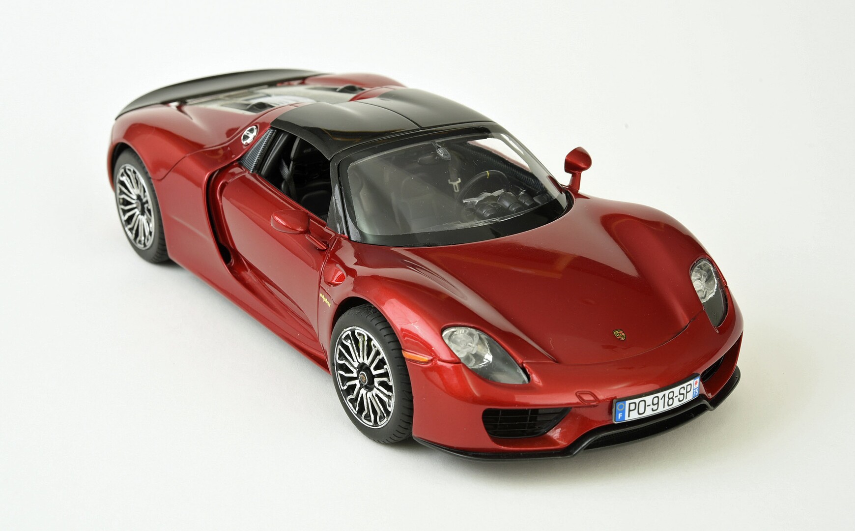 Revell-Germany Porsche 918 Spyder Plastic Model Car Kit 1/24 Scale