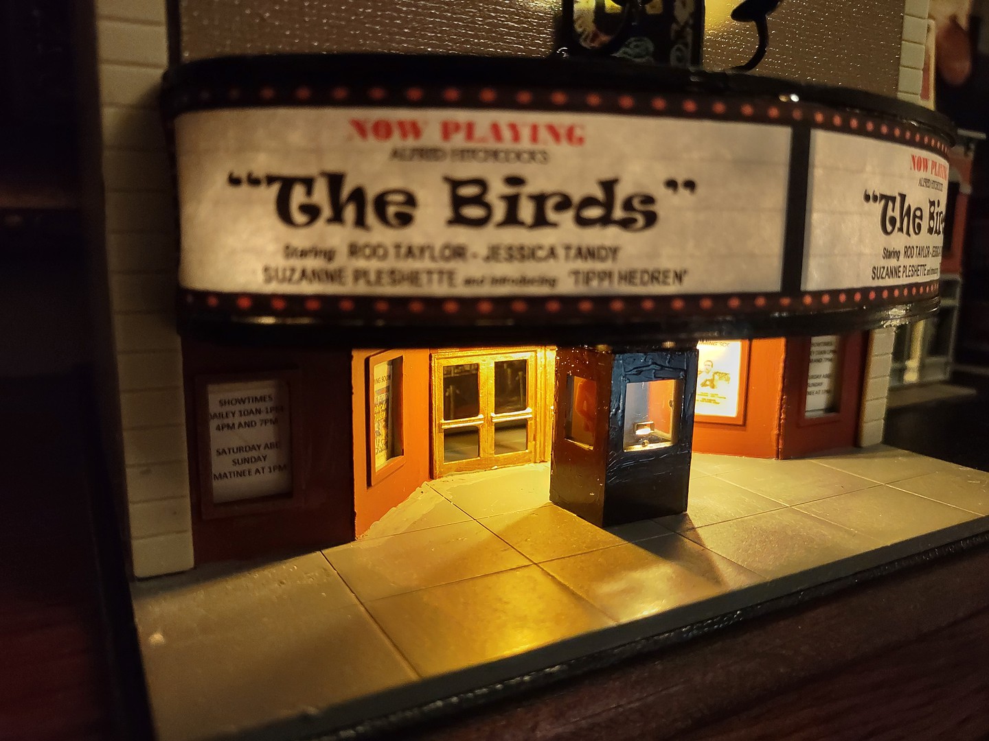 Rivoli Theatre Kit 61/8 x 93/4 x 71/2'' HO Scale Model