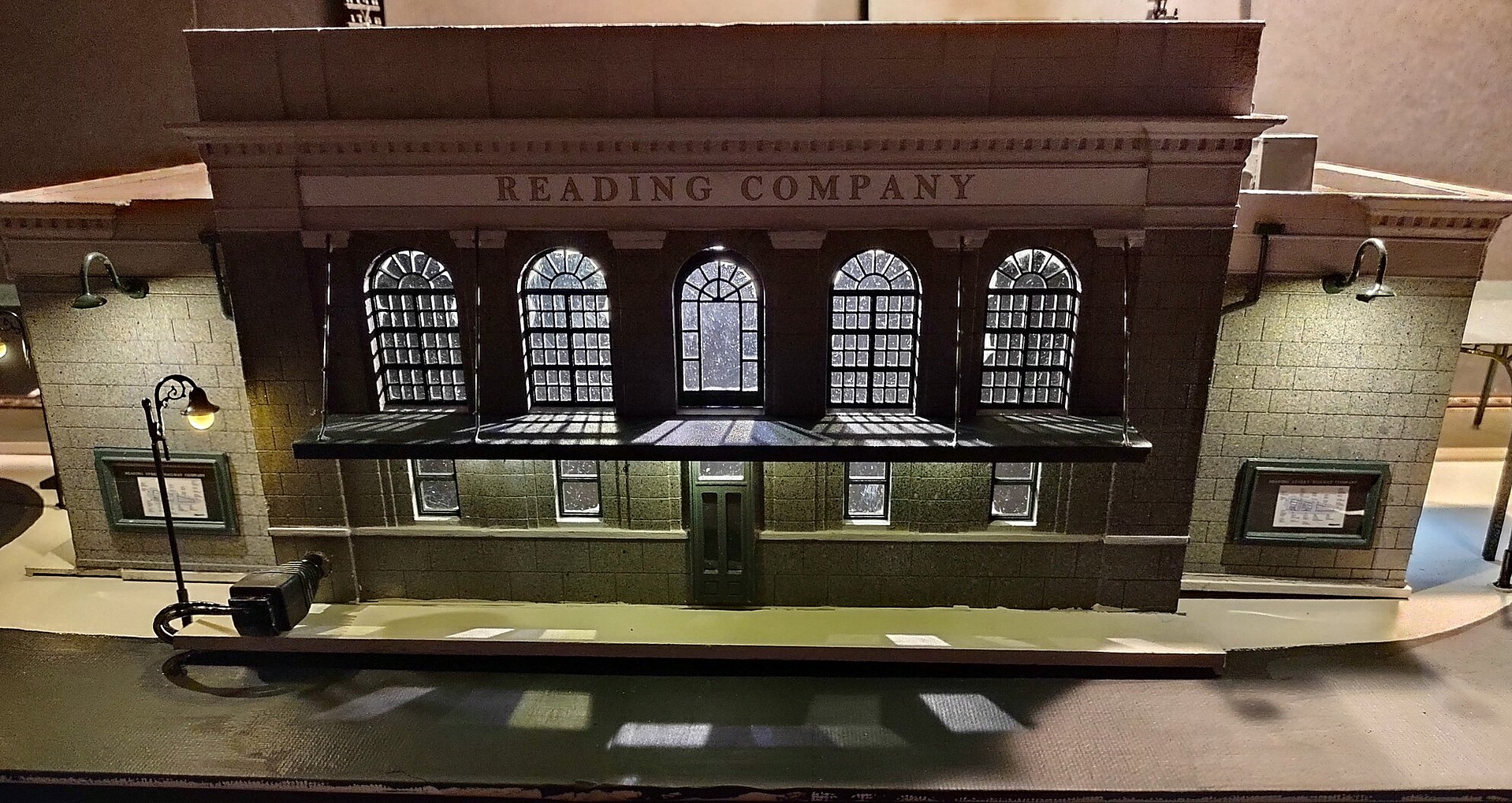 Bailey Savings & Loan - Kit -- Ho Scale Model Railroad Building 