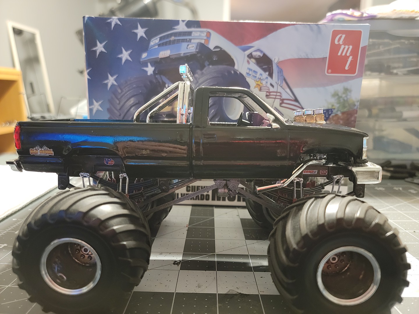 AMT USA-1 Chevy Silverado Monster Truck Plastic Model Truck