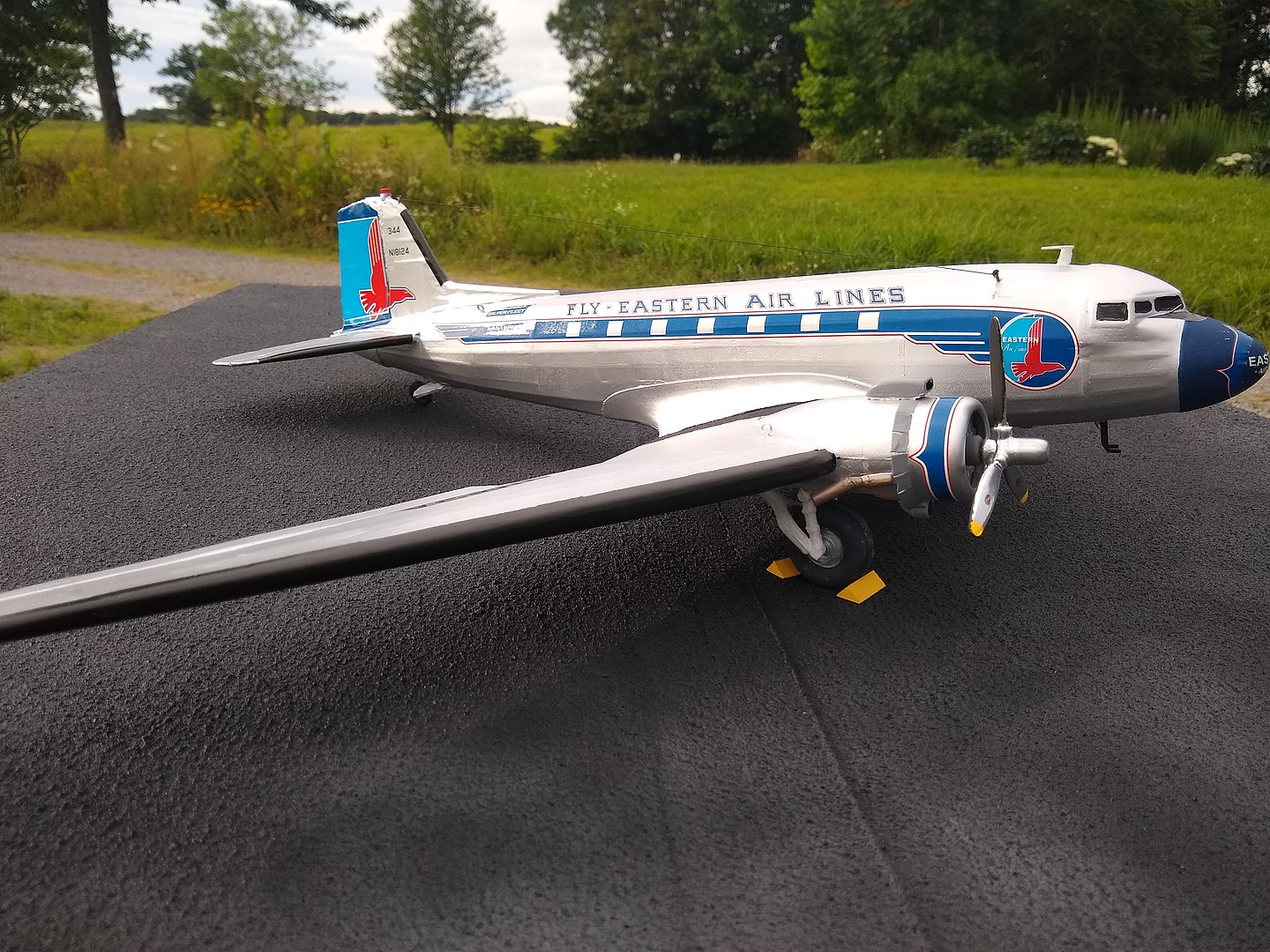 GUILLOWS  1/32 35-1/2" Wingspan DC3 Civilian Kit  GUI804 